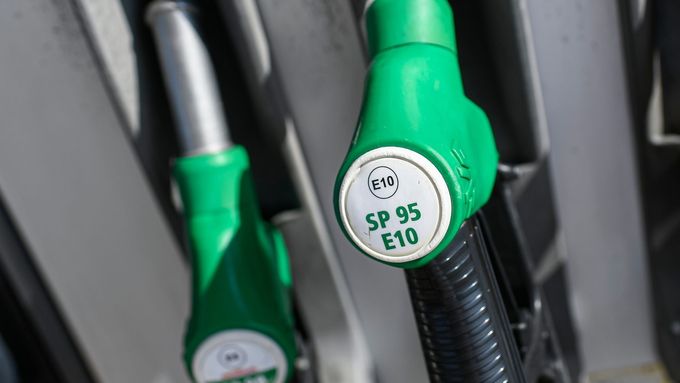 Tankování benzínu